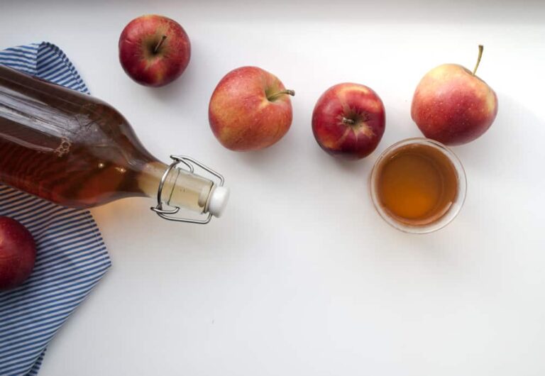 How to Make Apple Cider Vinegar From Scraps