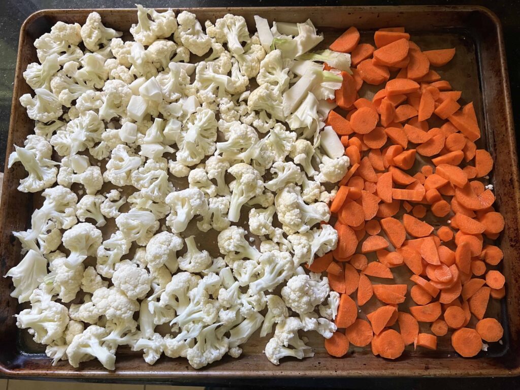 Carrots and caulifower on a baking sheet