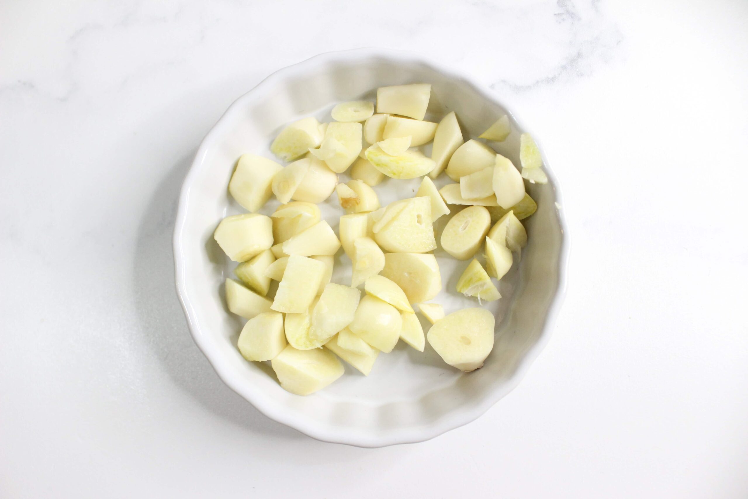 chopped garlic pieces